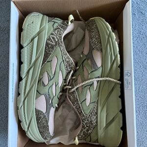 Hoka U Clifton L Suede TP - size 10.5 M; barely worn